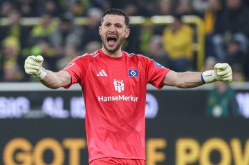 皇冠体育-图片报：为下赛季寻找二号门将，拜仁有意汉堡33岁老将费尔南德斯