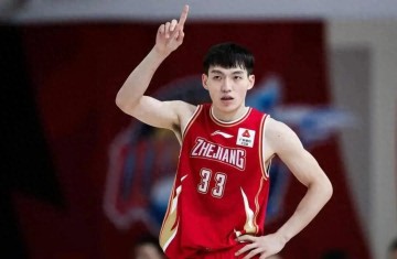 拿600万，全场4中1，正负值-22！球迷：最水MVP没有之一