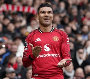 皇冠体育官网-C罗力邀卡塞米罗加盟利雅得胜利，巴西中场成转会焦点|克里斯蒂亚诺·罗纳尔多|曼联|利雅得胜利足球俱乐部|马卡报|球队_新浪体育_新浪新闻